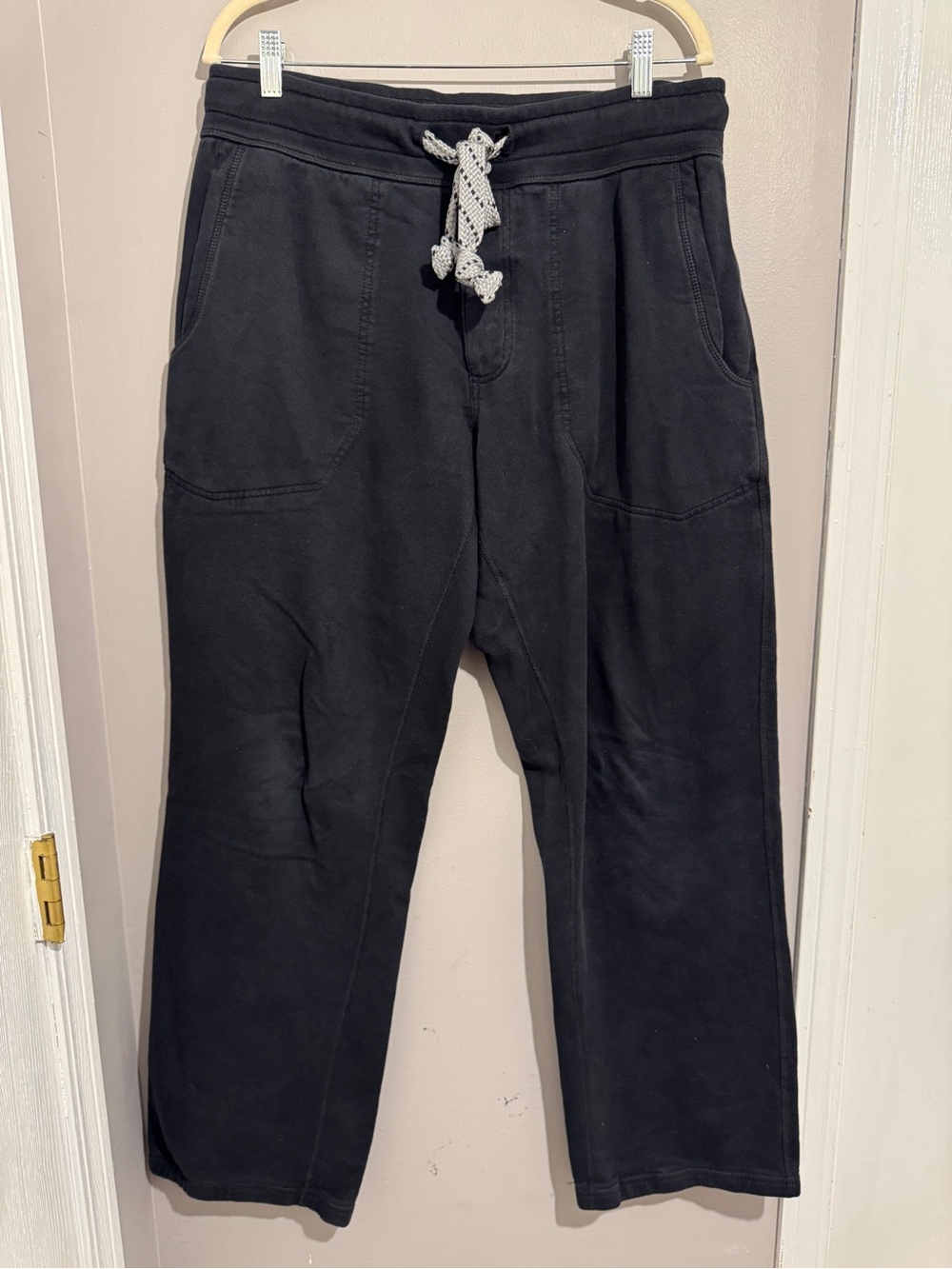 Lululemon Men's Black Drawstring Sweatpants